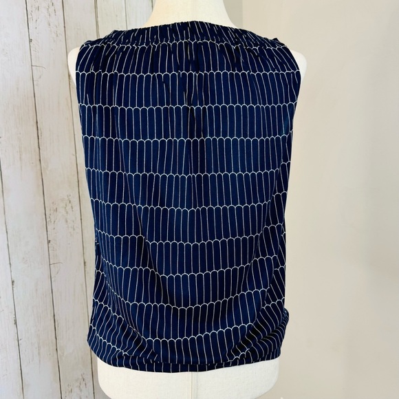 LOFT Outlet | Navy Scallop Stripe Sleeveless Blouse XS - Picture 7 of 12